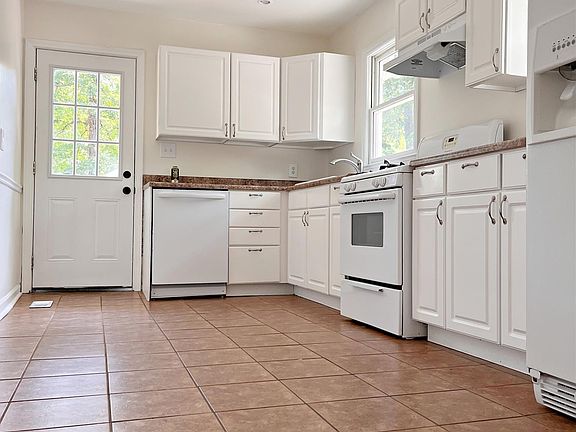 4th image of 1023 Oakview Dr SE