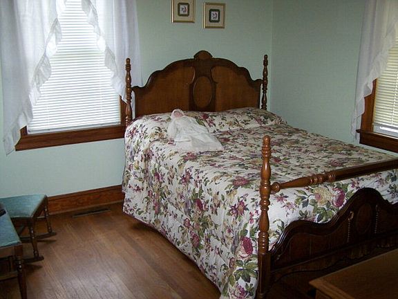 5th image of 212 Miller Ave