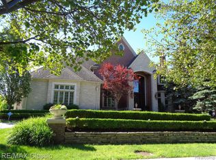 4600 Oakhurst Ridge Rd, Clarkston, MI 48348