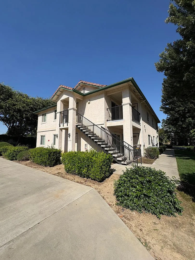 Building Photo - 2487