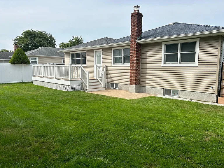 250 11th St — Photo 25