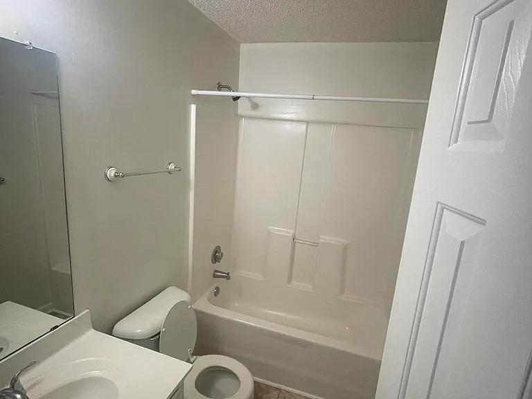 300 Pinegrove Ct — Photo 6