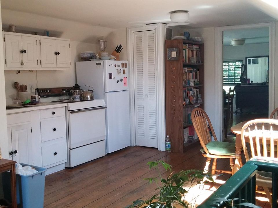 Kitchen, dining area.