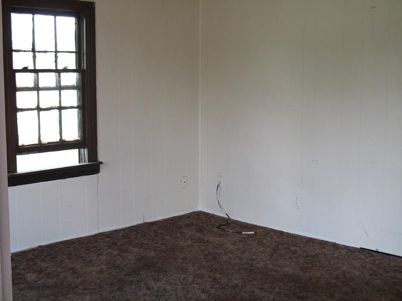 2nd image of 124 N Hale Ave