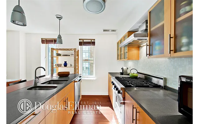 Sold by Douglas Elliman | media 15