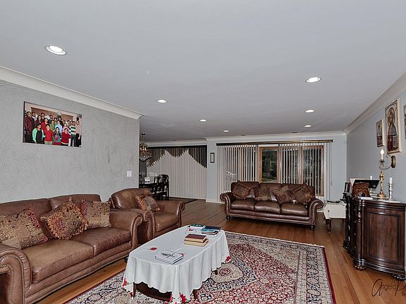 4th image of 4723 Greenwood St