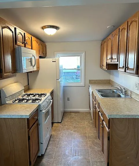 512 S Laurel St — Photo 5