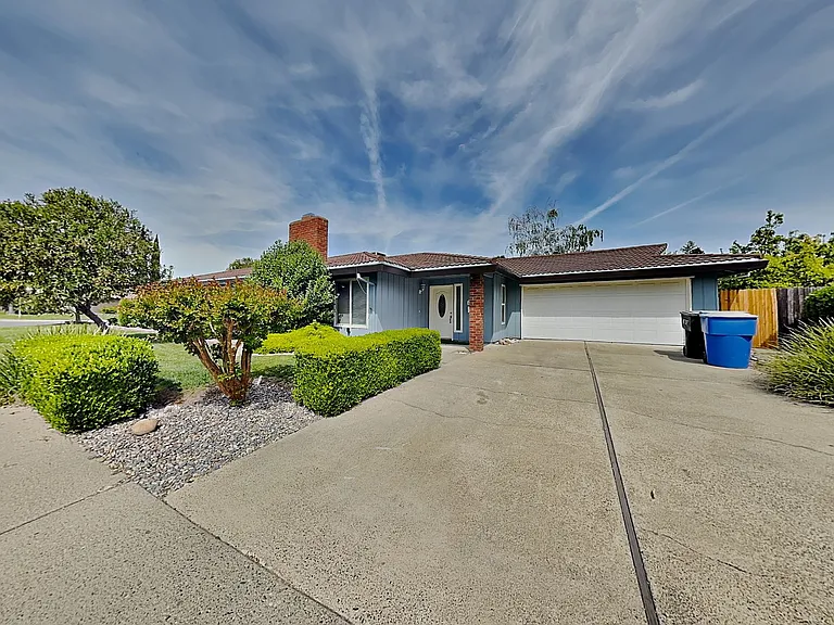 6830 Harmon Dr — Photo 3