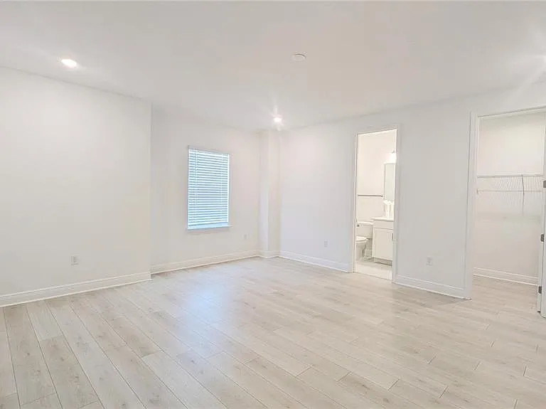 15614 Vetta Dr — Photo 18