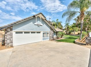18121 Golden Leaf Ln, Riverside, CA 92504