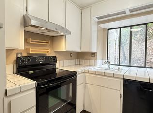 77 Village Cir, San Rafael, CA 94903