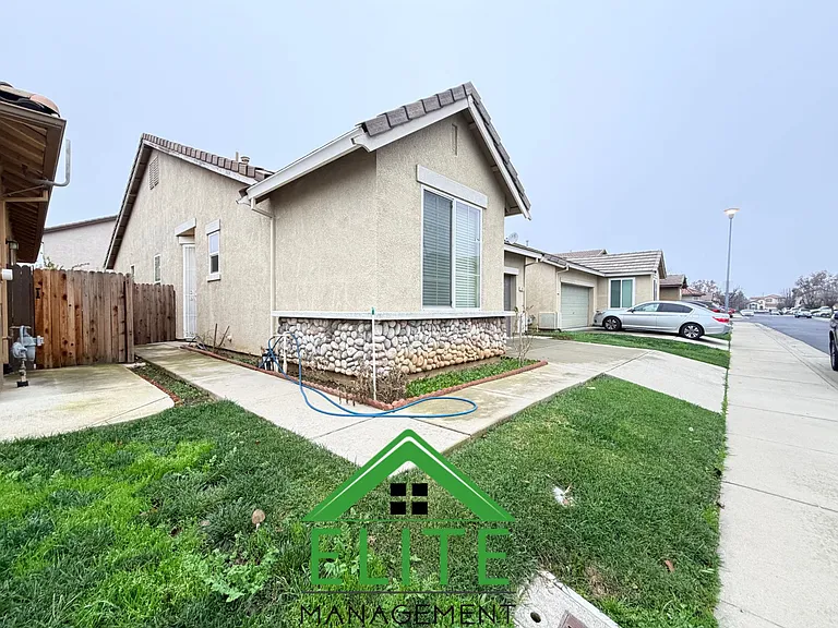 30 Sun Reign Pl — Photo 2