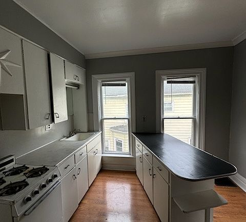 3rd image of 227 Douglas Ave APT 2
