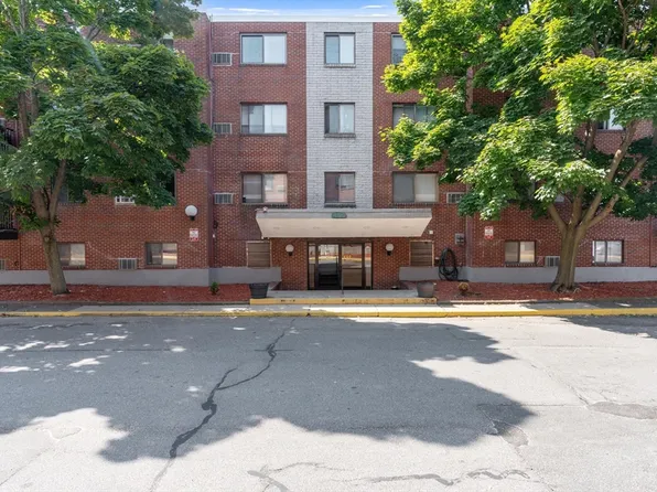 400 Governors Dr APT 37, Winthrop, MA 02152