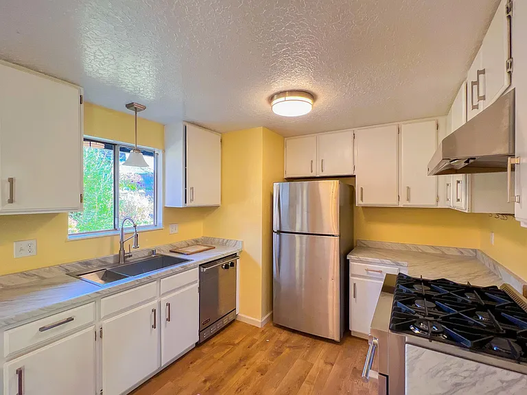 1725 Camellia Dr — Photo 12