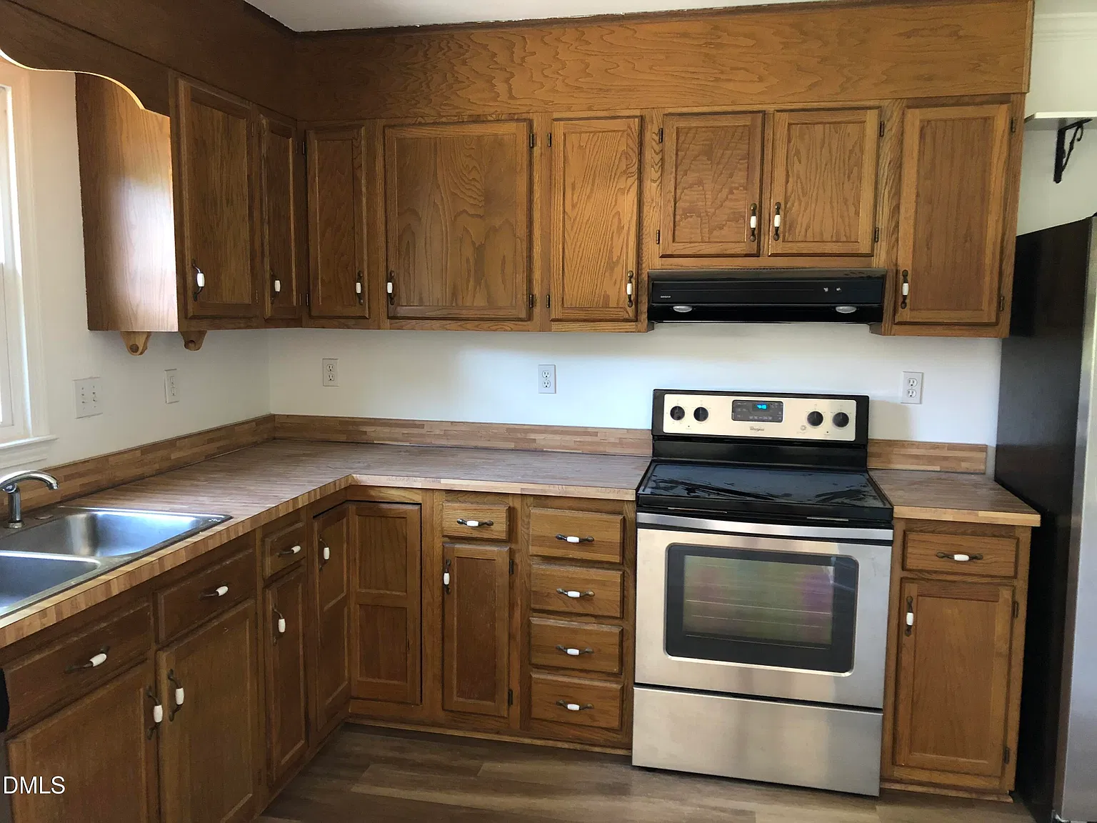 3 bed, 2.0 bath, 1350 sqft, $1,900 — Photo 3
