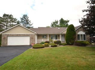 190 Weiland Woods Ln, Rochester, NY 14626