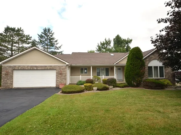 190 Weiland Woods Ln, Rochester, NY 14626