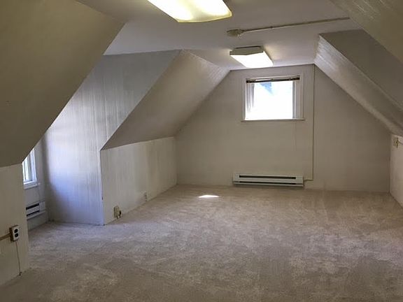 Bedroom with plush carpeting (new)