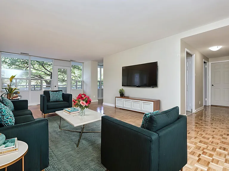 200 Rideau Ter — Photo 1