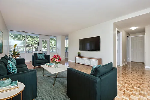200 Rideau Ter Photo 1