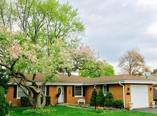 507 Circle Dr, Libertyville, IL 60048