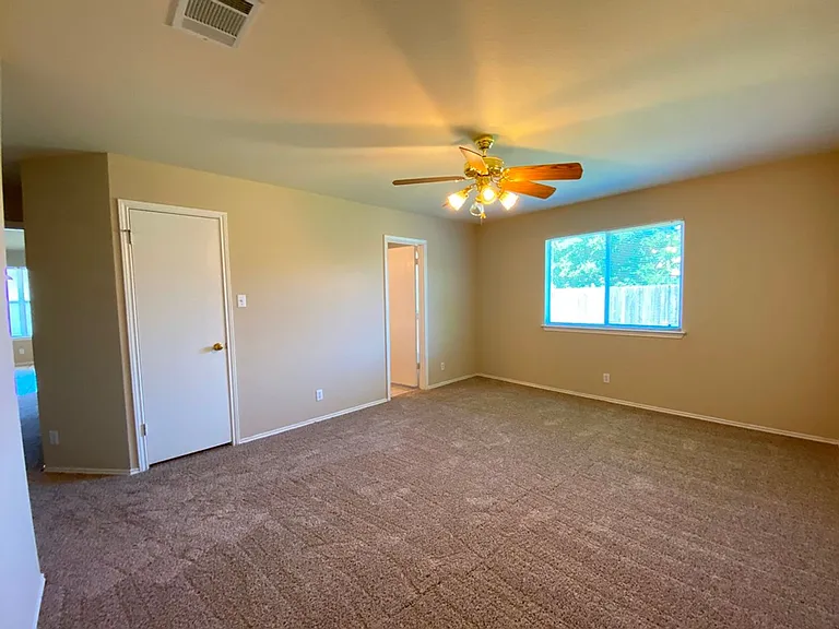 218 Jennifer Ln — Photo 37