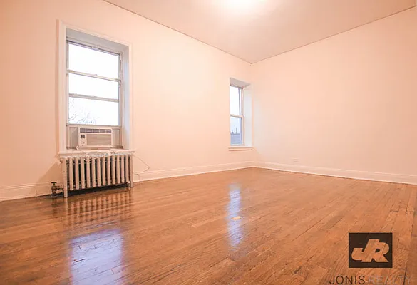 Rented by Jonis Realty | media 14