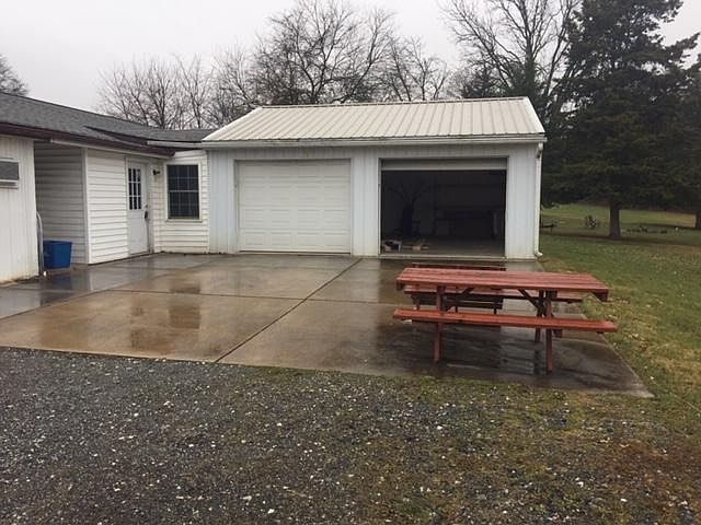 2nd image of 421 Quaker Hill Rd
