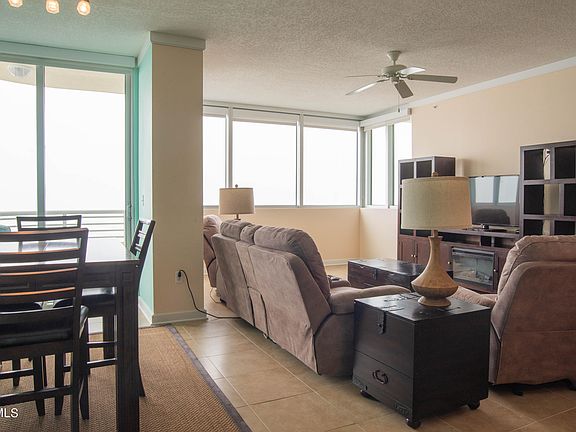 3rd image of 2060 Beach Blvd