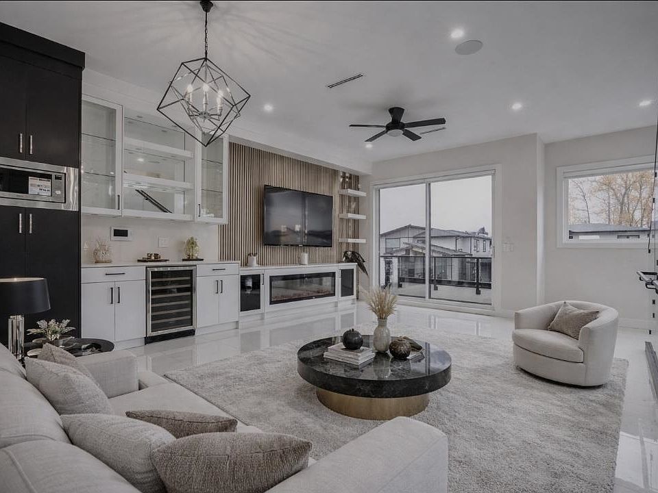 1st image of 16649 18a Ave #101