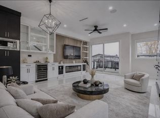 16649 18a Ave #101, Surrey, BC V3Z1A2