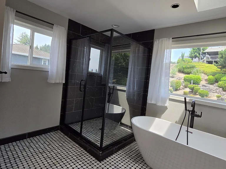 Separate tub/shower