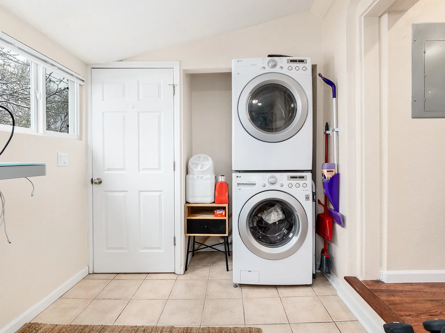 2 bed, 1132 sqft, $2,600 — Photo 3