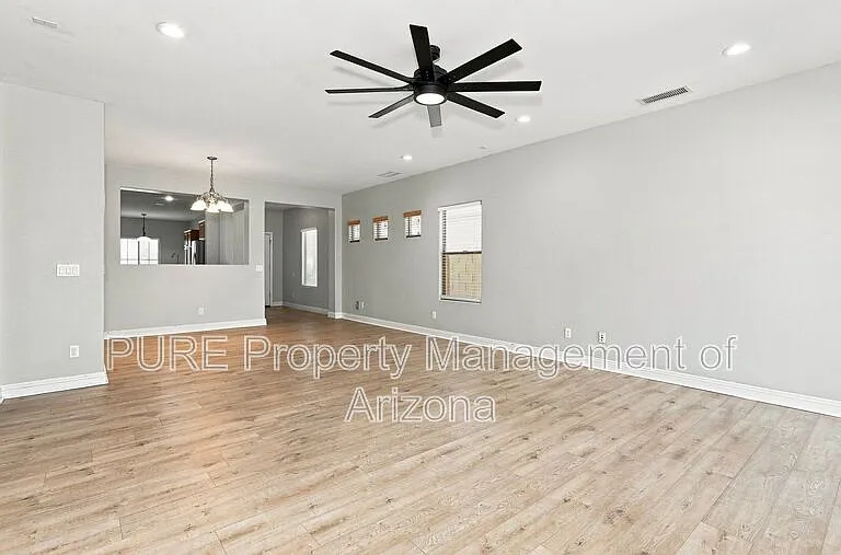 536 E Yellow Wood Ave — Photo 5