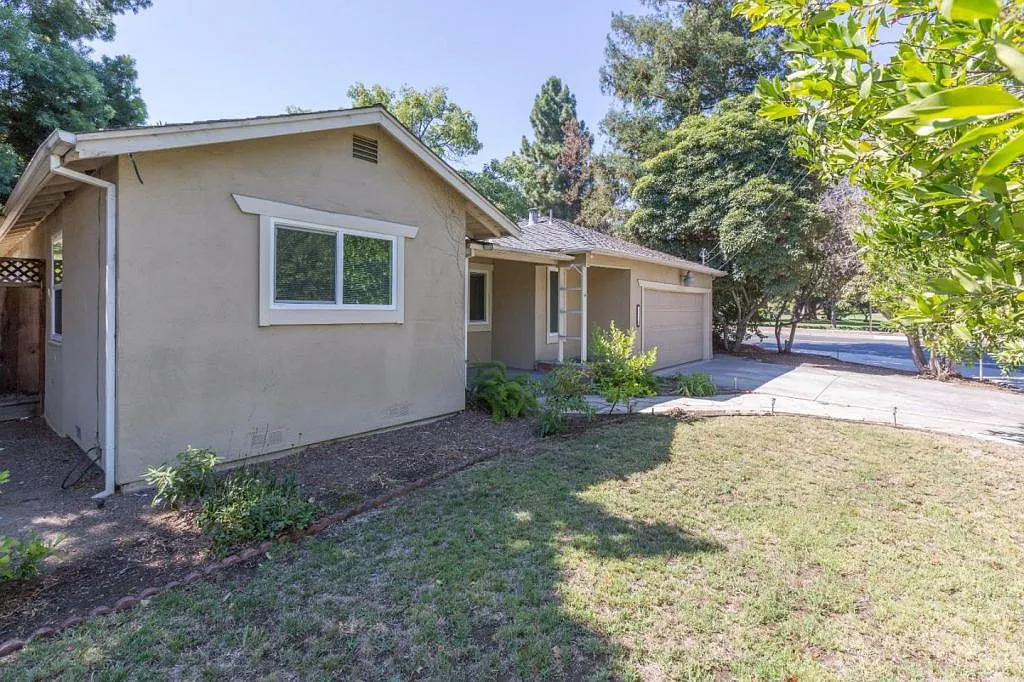 3 bed, 1260 sqft, $5,998 — Photo 4