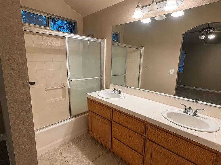 4713 W University Ave — Photo 8