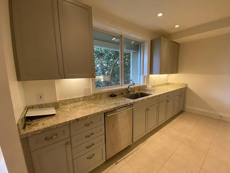 1610 Sacramento St #4 — Photo 6