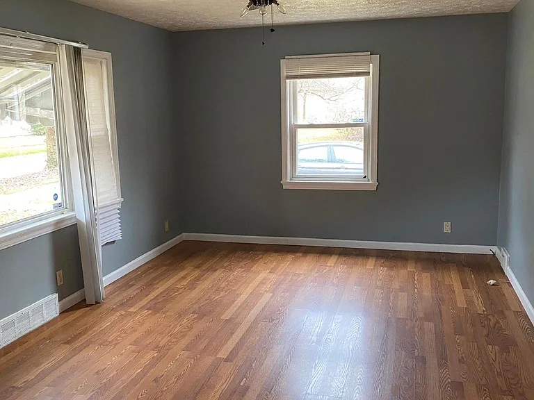 1100 Valdes Ave — Photo 2