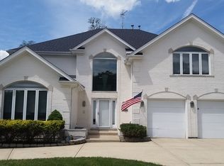 6250 Squire Ln, Willowbrook, IL