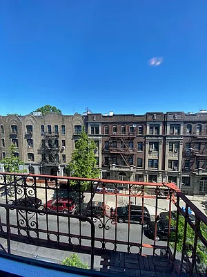 Rented by Mdays Realty | media 22