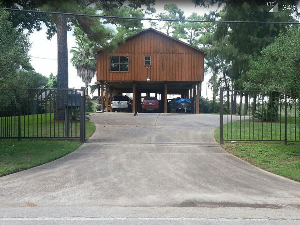 Entry / Driveway 