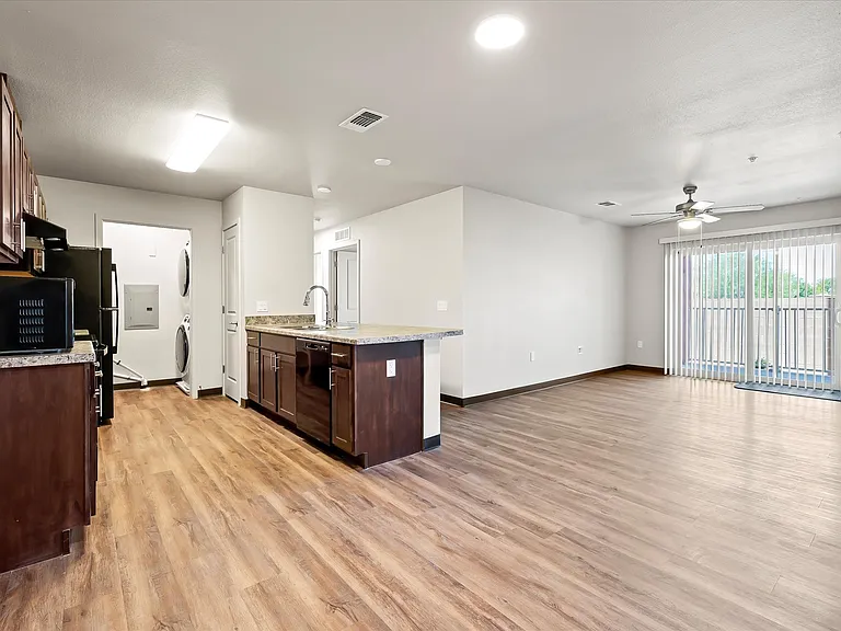 Lynne Village Apartments — Photo 54