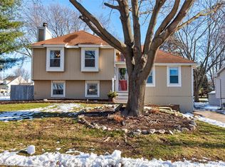 4223 89th St, Urbandale, IA 50322