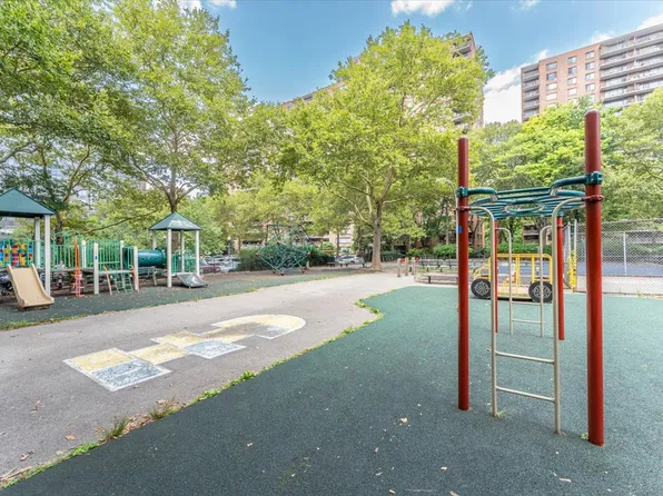 382 Central Park West 15T image 17 of 17