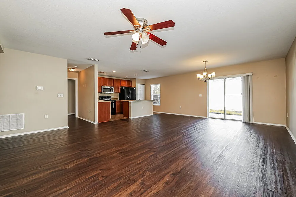 3 bed, 2.0 bath, 1444 sqft, $2,190 — Photo 4