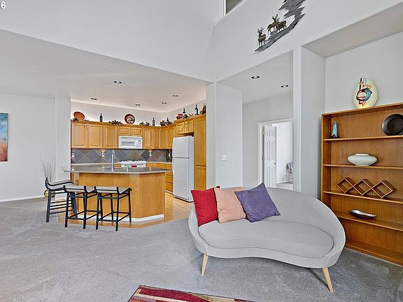 4th image of 2391 SW Border Way