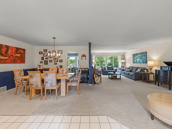 3rd image of 1025 Fox Valley Dr