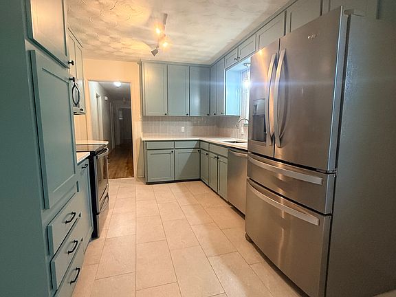 Modern Kitchen with plenty of cabinet space