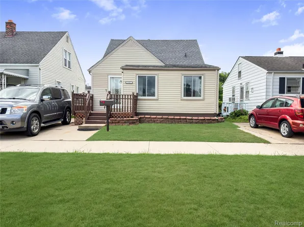 6907 Orchard Ave, Dearborn, MI 48126
